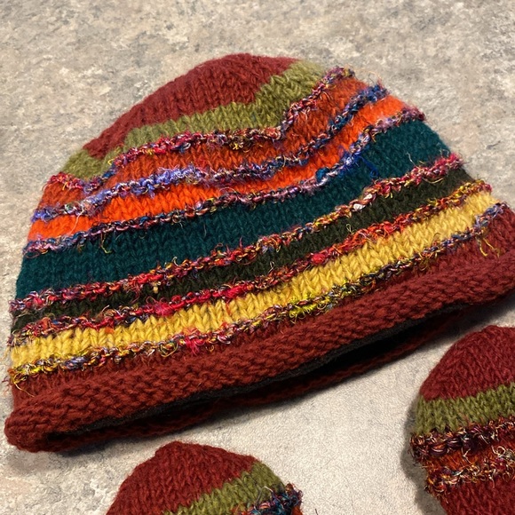Fair Trade Recycled Silk and Wool Fleece Lined Hat and Mittens - Picture 2 of 6